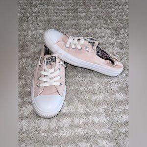 Light Pink Converse